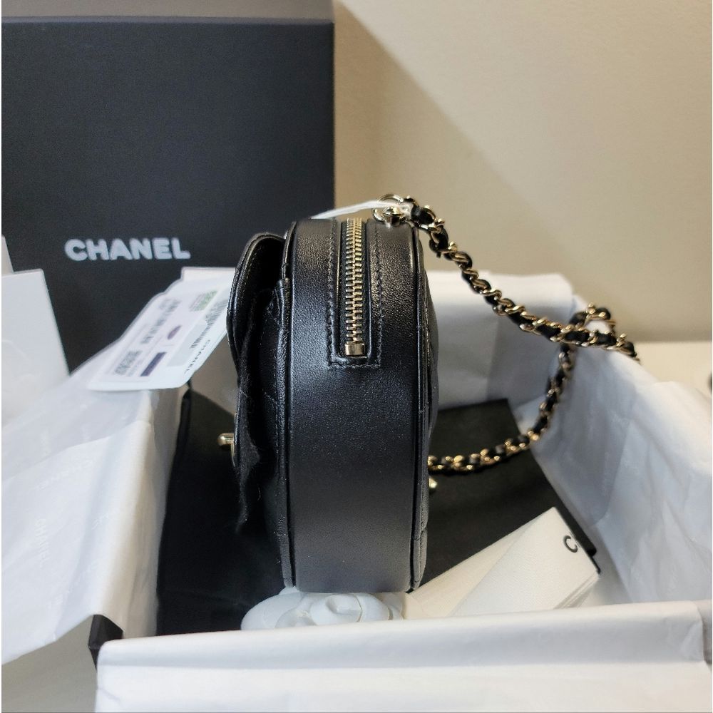 ❌️SOLD❌️ Chanel Heart Bag - Picture 5 of 12